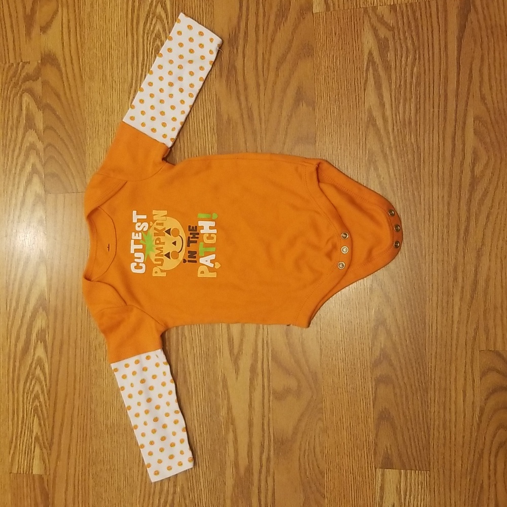 Halloween oneie size 6-9M